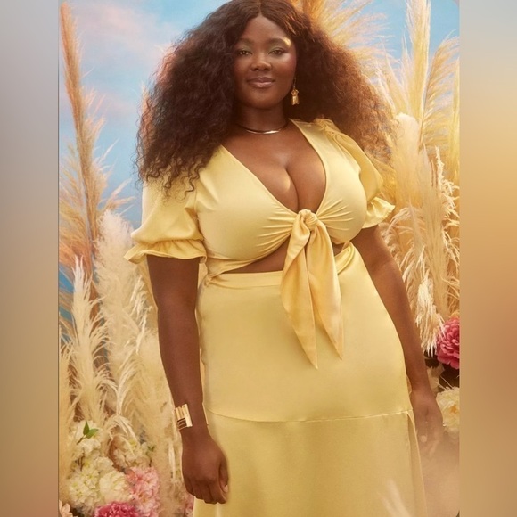 ELOQUII Satin Crop Top & Skirt Set - Picture 4 of 9